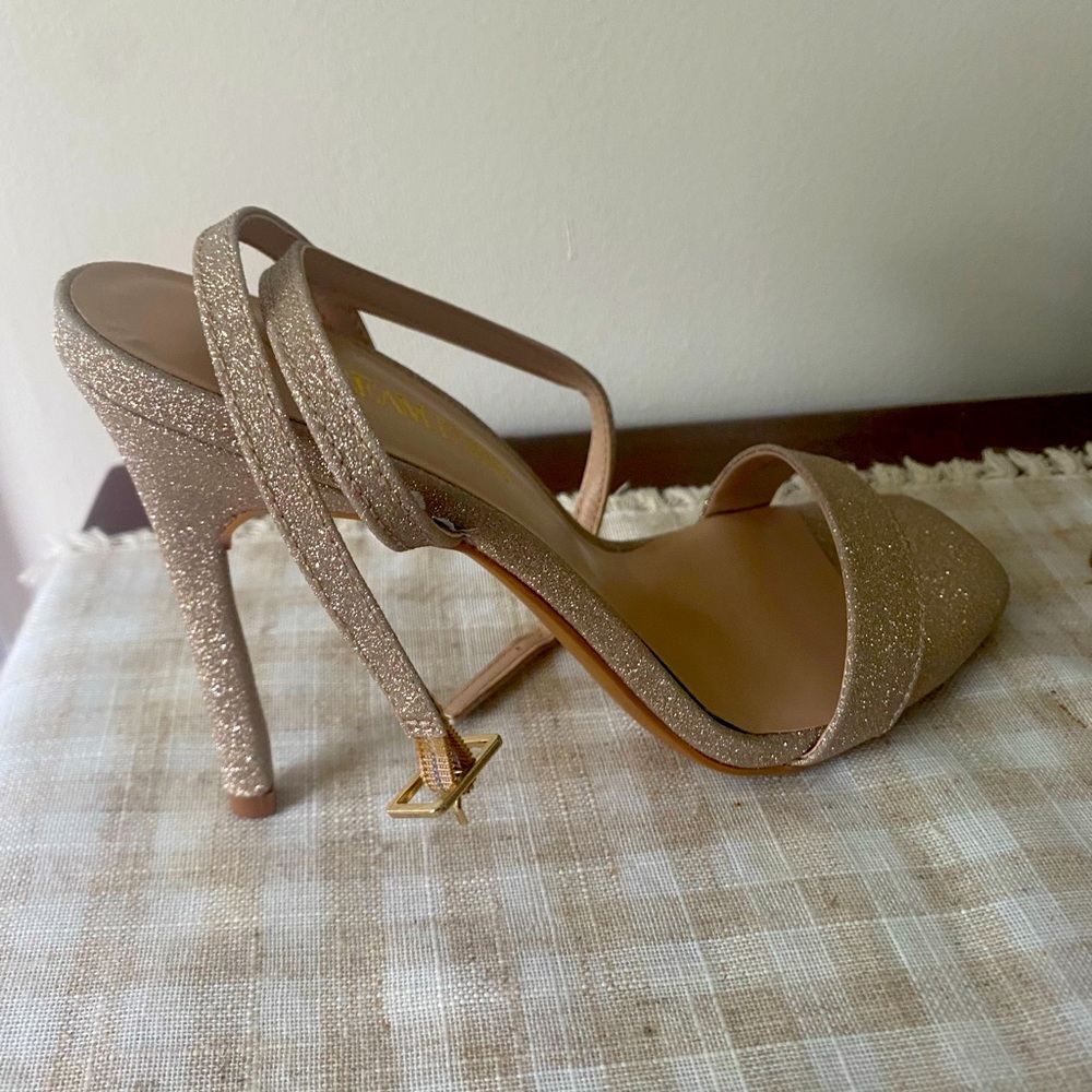 Size 6.5 Beautiful 4 - Gold Stilettos 🤩